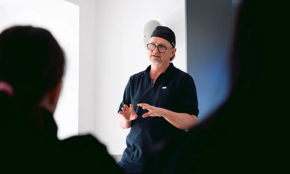 II. IMEDI&Aacute;TN&Iacute; IMPLANTACE - Od extrakce k okamžit&eacute;mu ře&scaron;en&iacute; s důrazem na biologii, estetiku a přesnost
